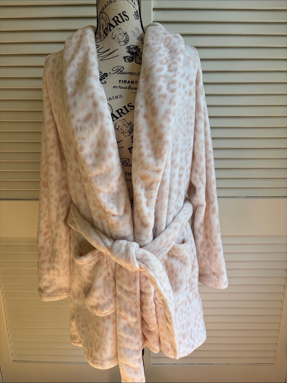 Victoria’s Secret Plush Fleece Robe Blush Leopard Print Short Belted Women’s XS